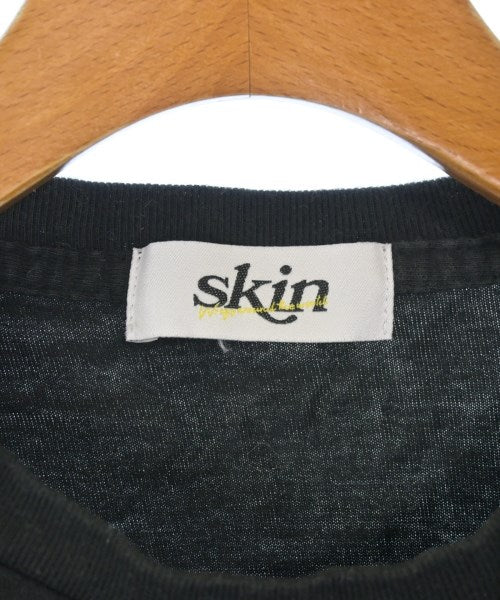SKIN เสื้อยืด/เสื้อท็อปส์