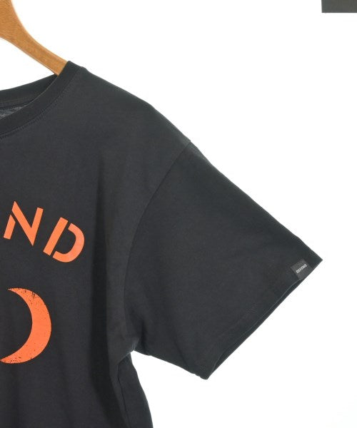 DEFEND เสื้อยืด/เสื้อท็อปส์