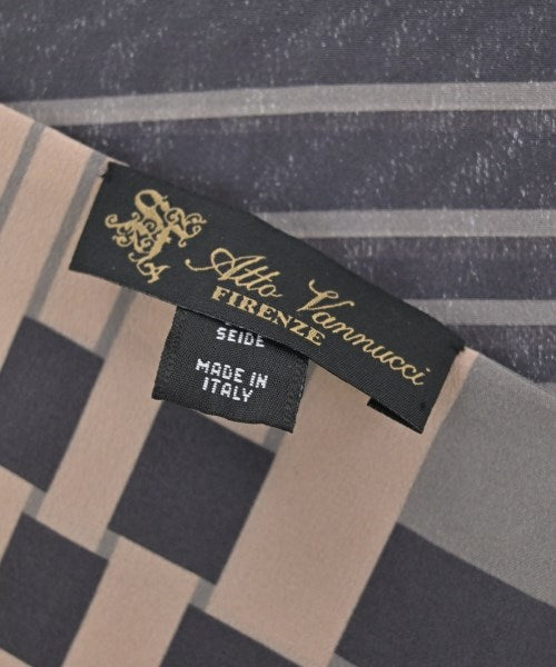 Atto Vannucci ผ้าพันคอกันหนาว