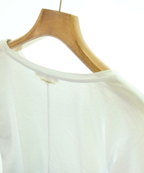 humility เสื้อยืด/เสื้อท็อปส์