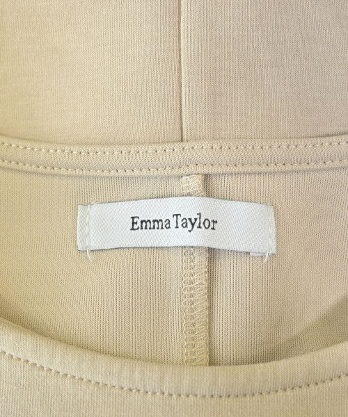 Emma Taylor เสื้อยืด/เสื้อท็อปส์