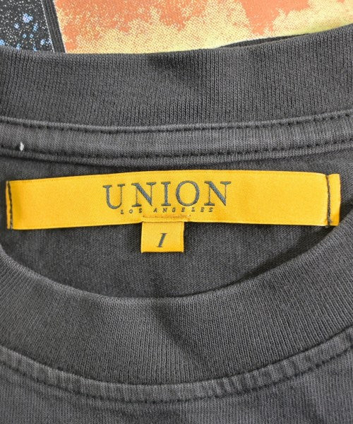 union เสื้อยืด/เสื้อท็อปส์