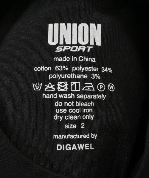 union เสื้อยืด/เสื้อท็อปส์