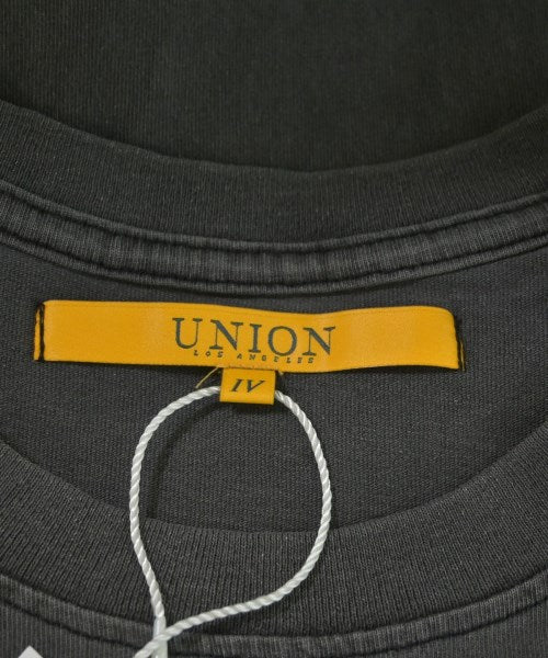 union เสื้อยืด/เสื้อท็อปส์