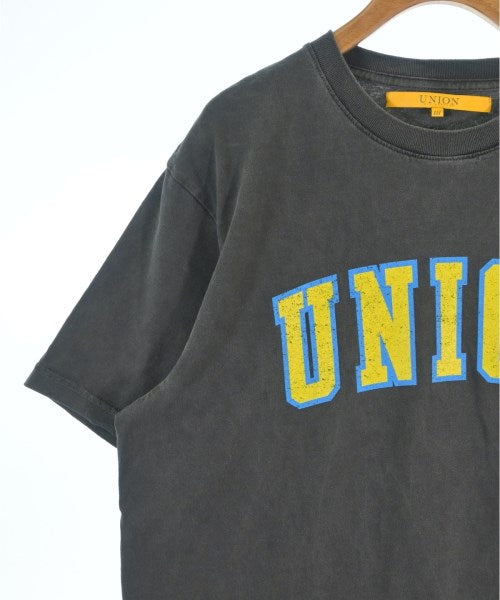 union เสื้อยืด/เสื้อท็อปส์
