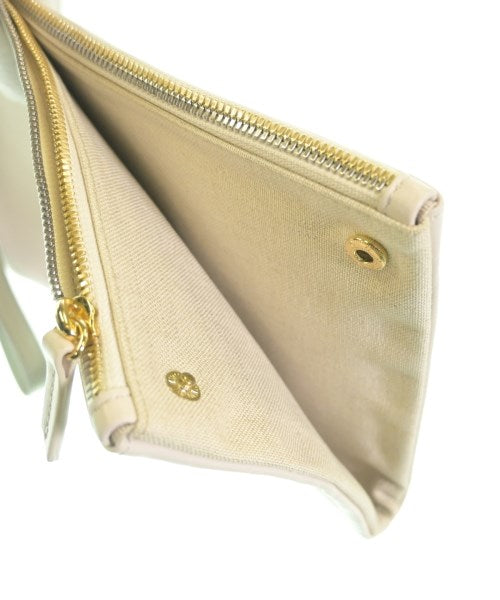 WANT LES ESSENTIELS คลัตช์