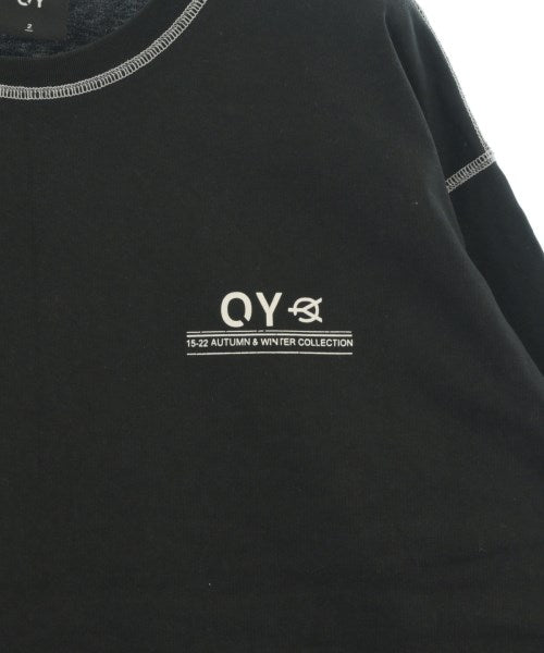 OY เสื้อยืด/เสื้อท็อปส์