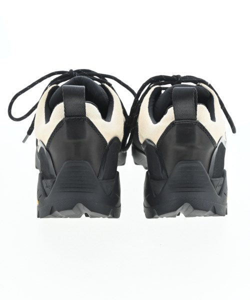 ROA รองเท้าผ้าใบ