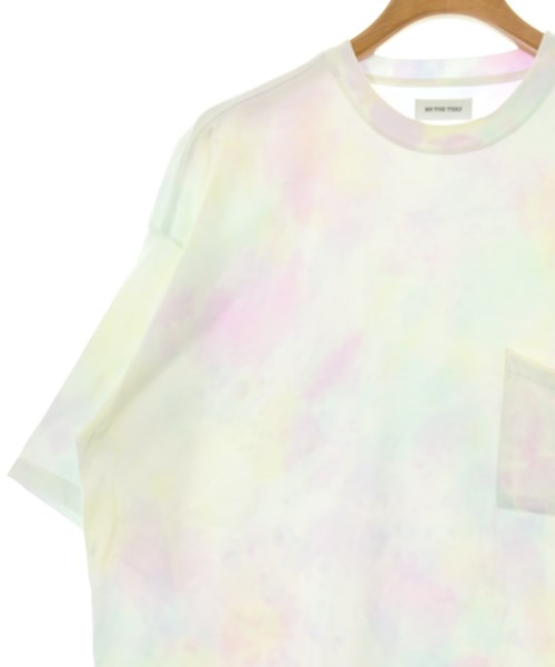 ON THE TURF เสื้อยืด/เสื้อท็อปส์