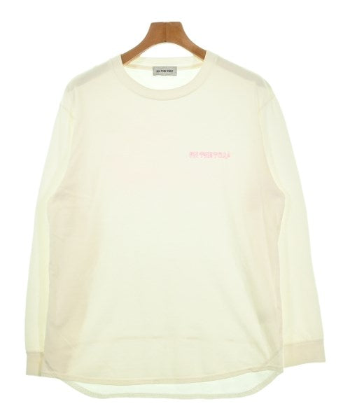 ON THE TURF เสื้อยืด/เสื้อท็อปส์