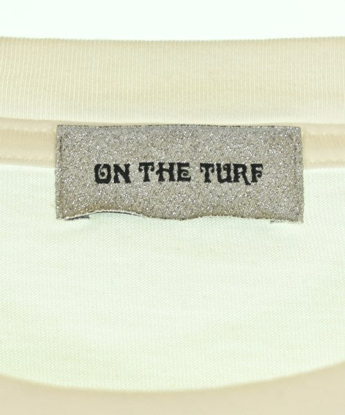 ON THE TURF เสื้อยืด/เสื้อท็อปส์