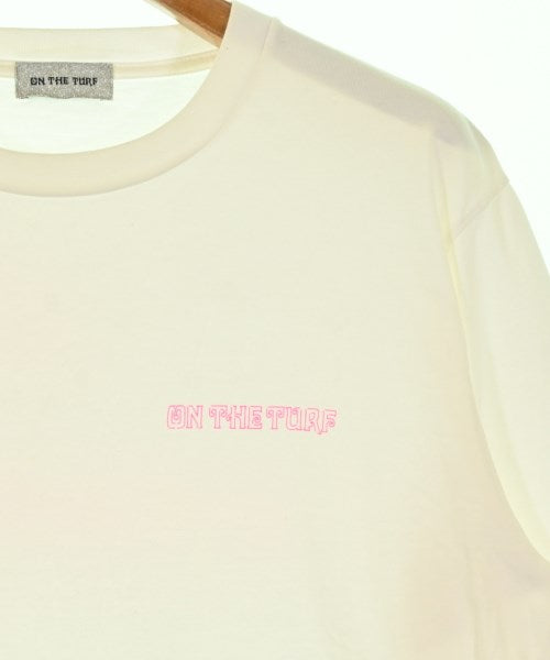 ON THE TURF เสื้อยืด/เสื้อท็อปส์
