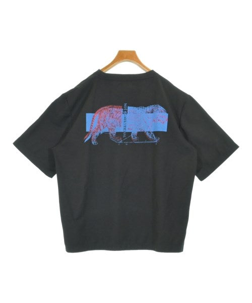 NOT CONVENTIONAL เสื้อลำลอง