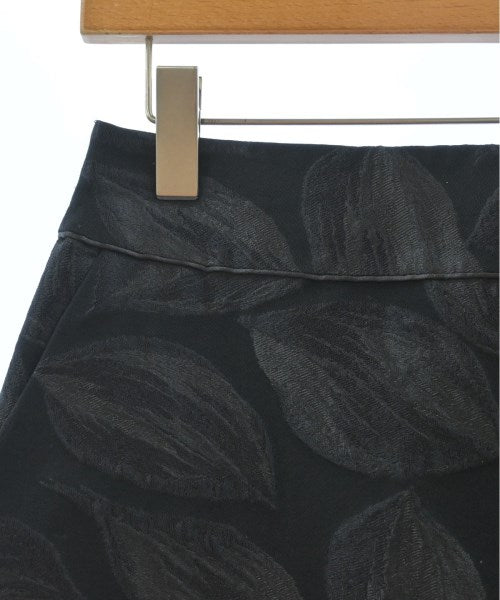 TOMORROWLAND collection กระโปรงยาวถึงเข่า