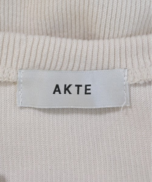 AKTE เสื้อยืด/เสื้อท็อปส์