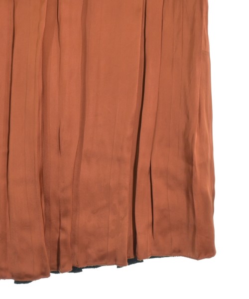 PLAN C กระโปรงยาวถึงเข่า