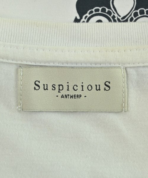 Suspicious เสื้อยืด/เสื้อท็อปส์
