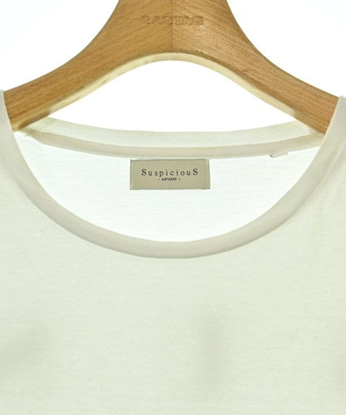 Suspicious เสื้อยืด/เสื้อท็อปส์