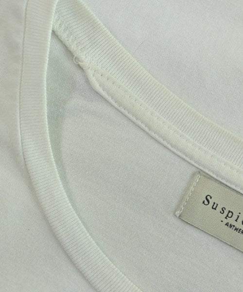 Suspicious เสื้อยืด/เสื้อท็อปส์