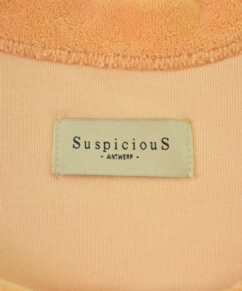 Suspicious เสื้อยืด/เสื้อท็อปส์