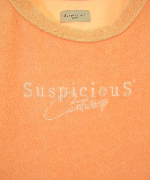 Suspicious เสื้อยืด/เสื้อท็อปส์
