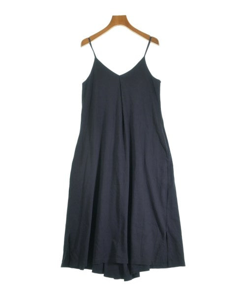 UNDECORATED ชุดเดรส