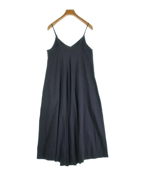 UNDECORATED ชุดเดรส