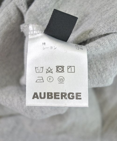 AUBERGE เสื้อยืด/เสื้อท็อปส์