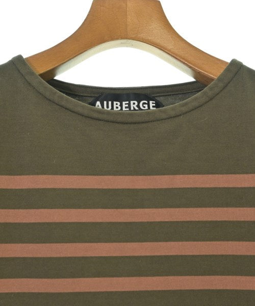AUBERGE เสื้อยืด/เสื้อท็อปส์