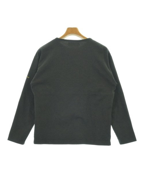 AUBERGE เสื้อยืด/เสื้อท็อปส์