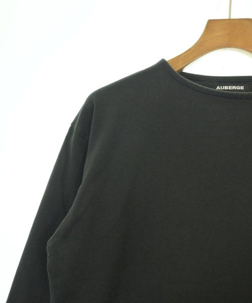AUBERGE เสื้อยืด/เสื้อท็อปส์