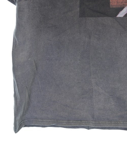 M.P Studios เสื้อยืด/เสื้อท็อปส์