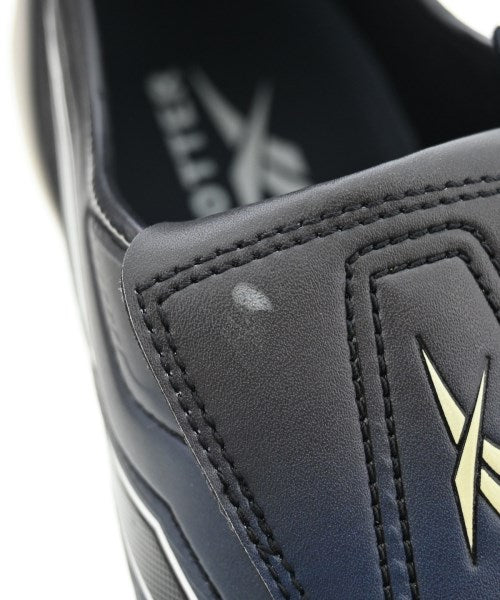 BOTTER รองเท้าผ้าใบ