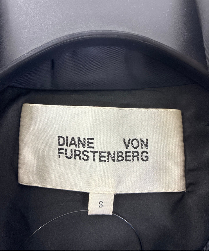 DIANE von FURSTENBERG แจ็คเก็ตดาวน์/เสื้อกั๊ก