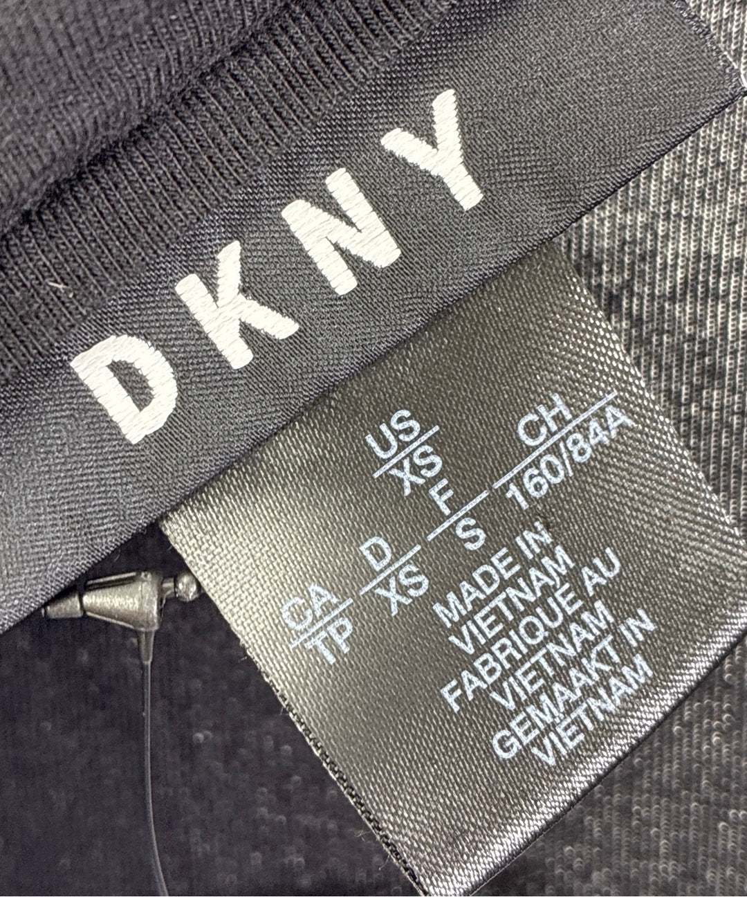 DKNY เสื้อแขนกุด