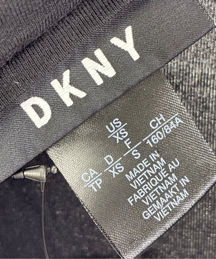 DKNY เสื้อแขนกุด