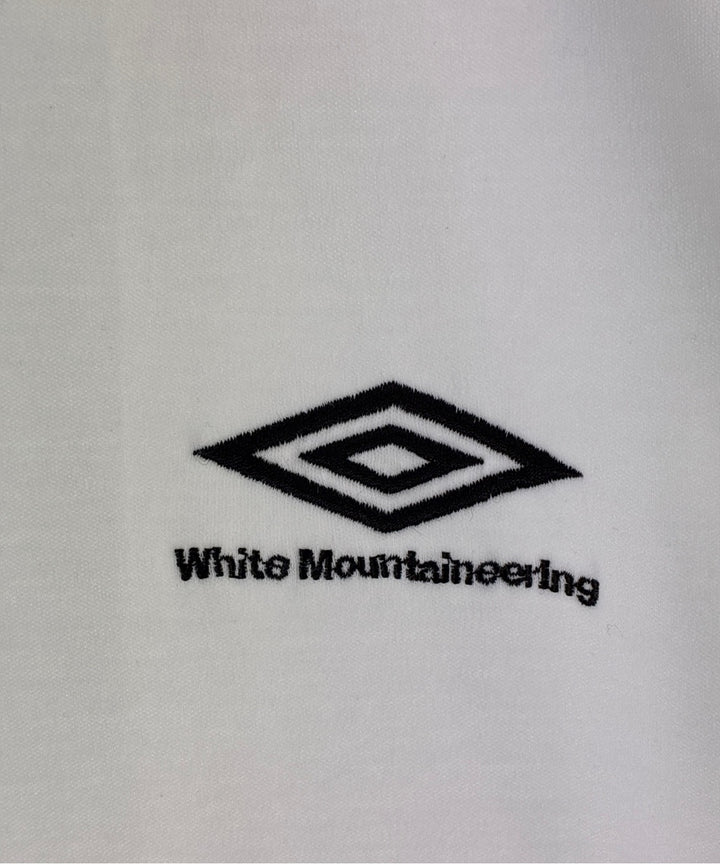 White Mountaineering เสื้อยืด/เสื้อท็อปส์