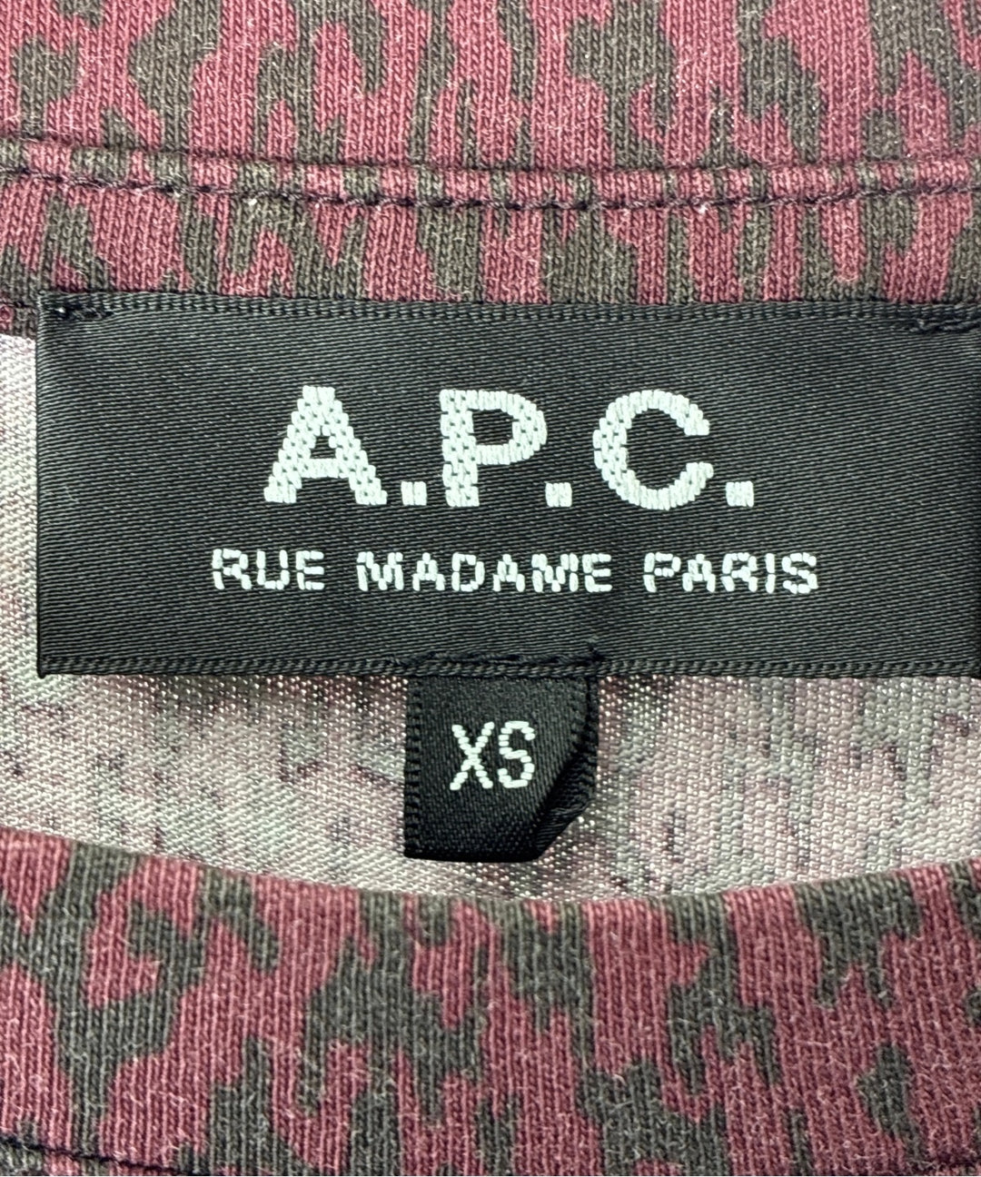 A.P.C. เสื้อยืด/เสื้อท็อปส์
