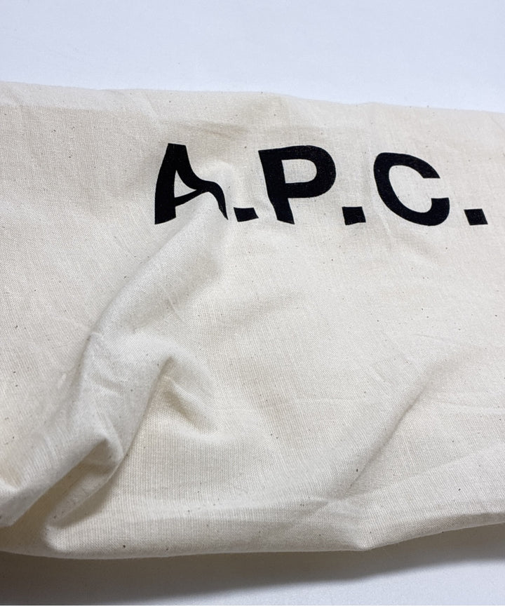 A.P.C. กระเป๋าถือขนาดใหญ่