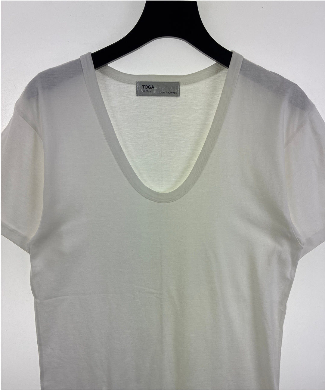 TOGA เสื้อยืด/เสื้อท็อปส์