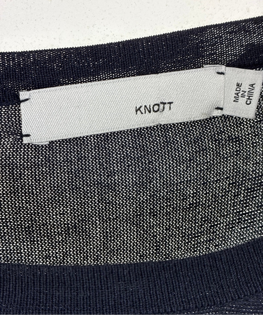 KNOTT เสื้อกันหนาว