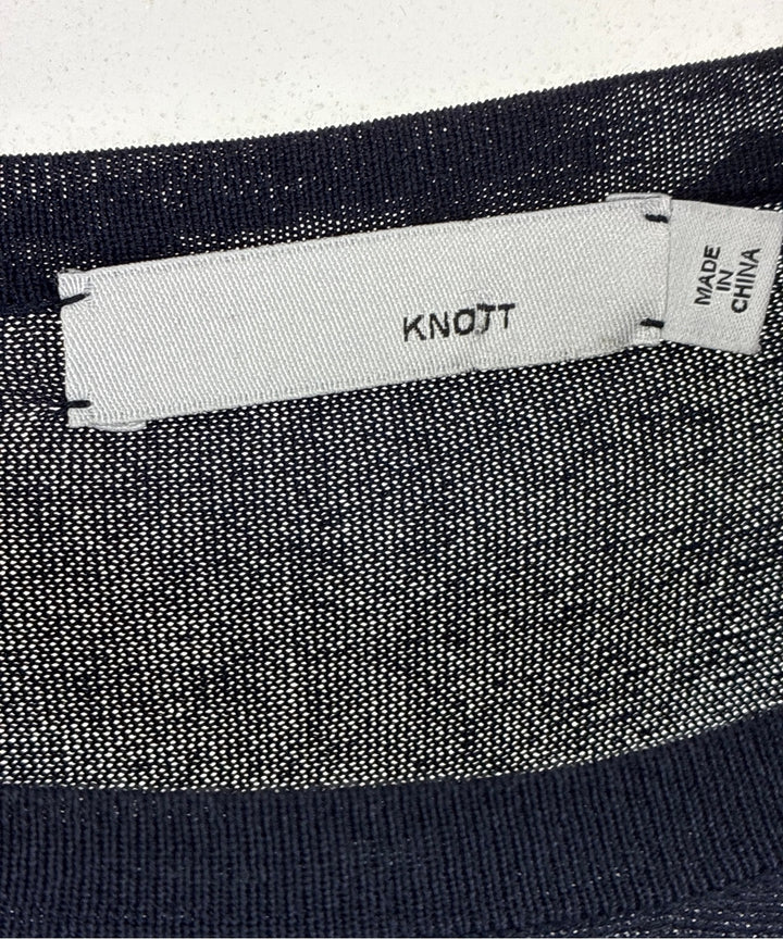 KNOTT เสื้อกันหนาว