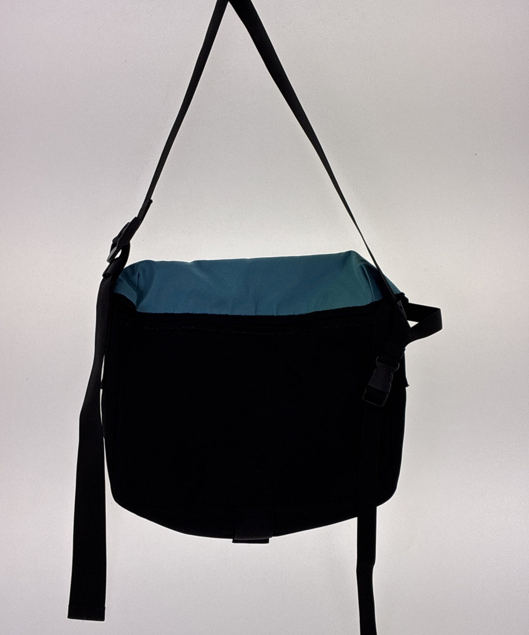 Acne Studios กระเป๋าสะพายข้าง