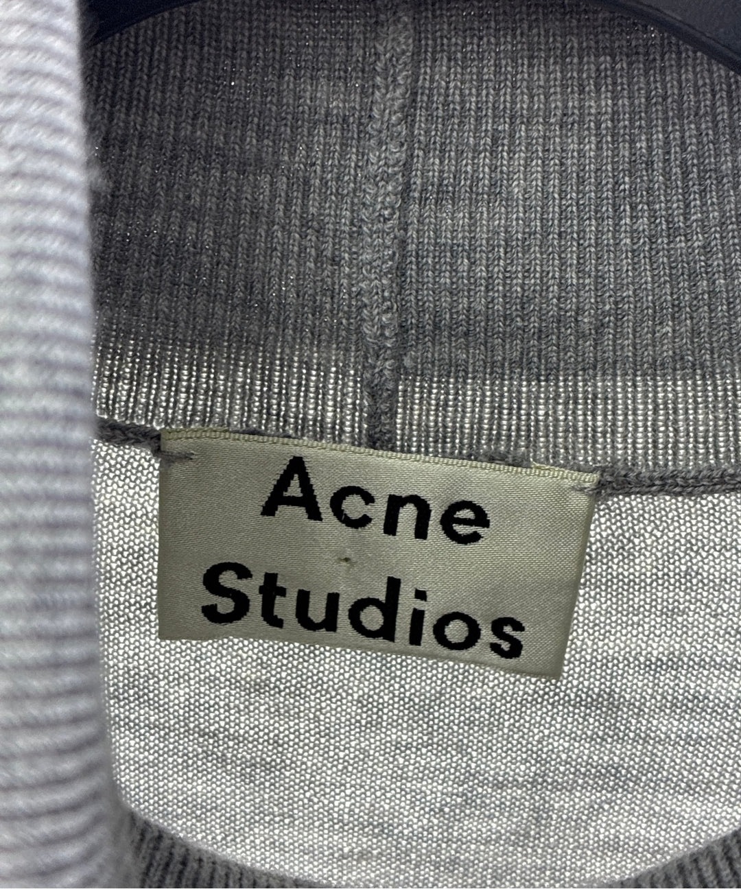 Acne Studios เสื้อกันหนาว