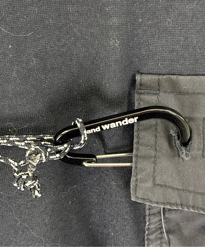 and wander เสื้อยืด/เสื้อท็อปส์