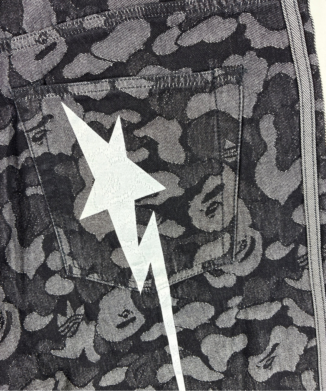 A BATHING APE กางเกงขาสั้น