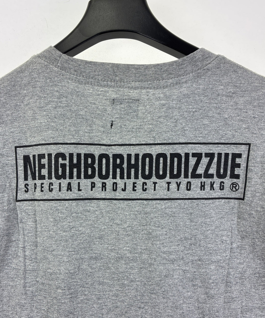 NEIGHBOR HOOD เสื้อยืด/เสื้อท็อปส์