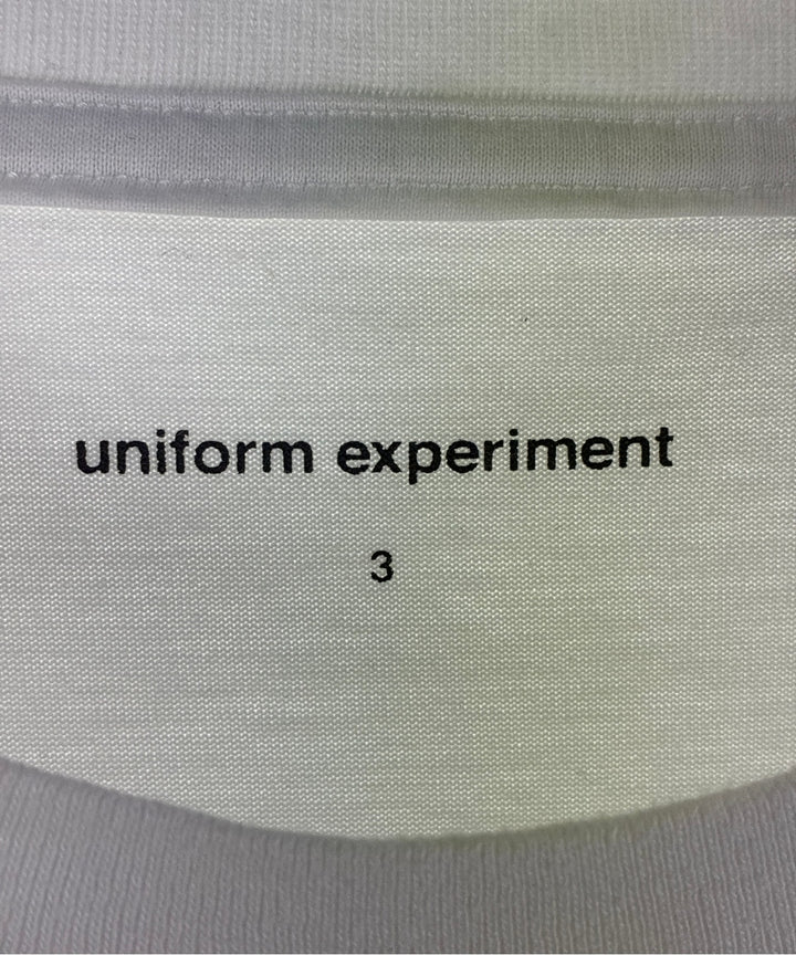 uniform experiment เสื้อยืด/เสื้อท็อปส์
