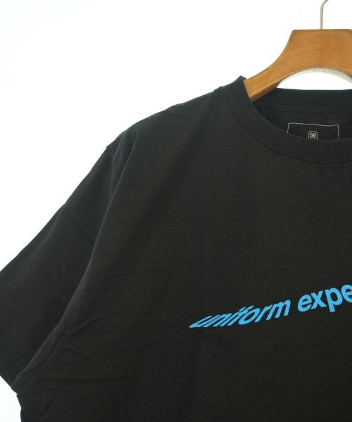 uniform experiment เสื้อยืด/เสื้อท็อปส์