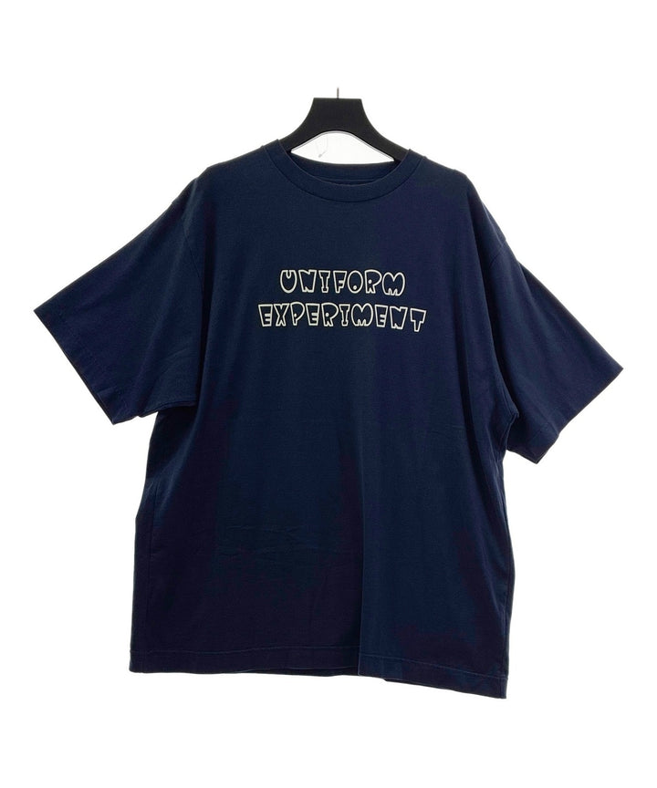 uniform experiment เสื้อยืด/เสื้อท็อปส์
